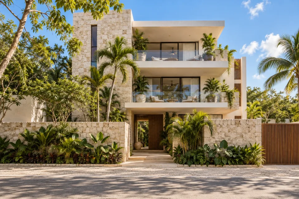 Desarrollo residencial ilustrativo en un entorno tropical